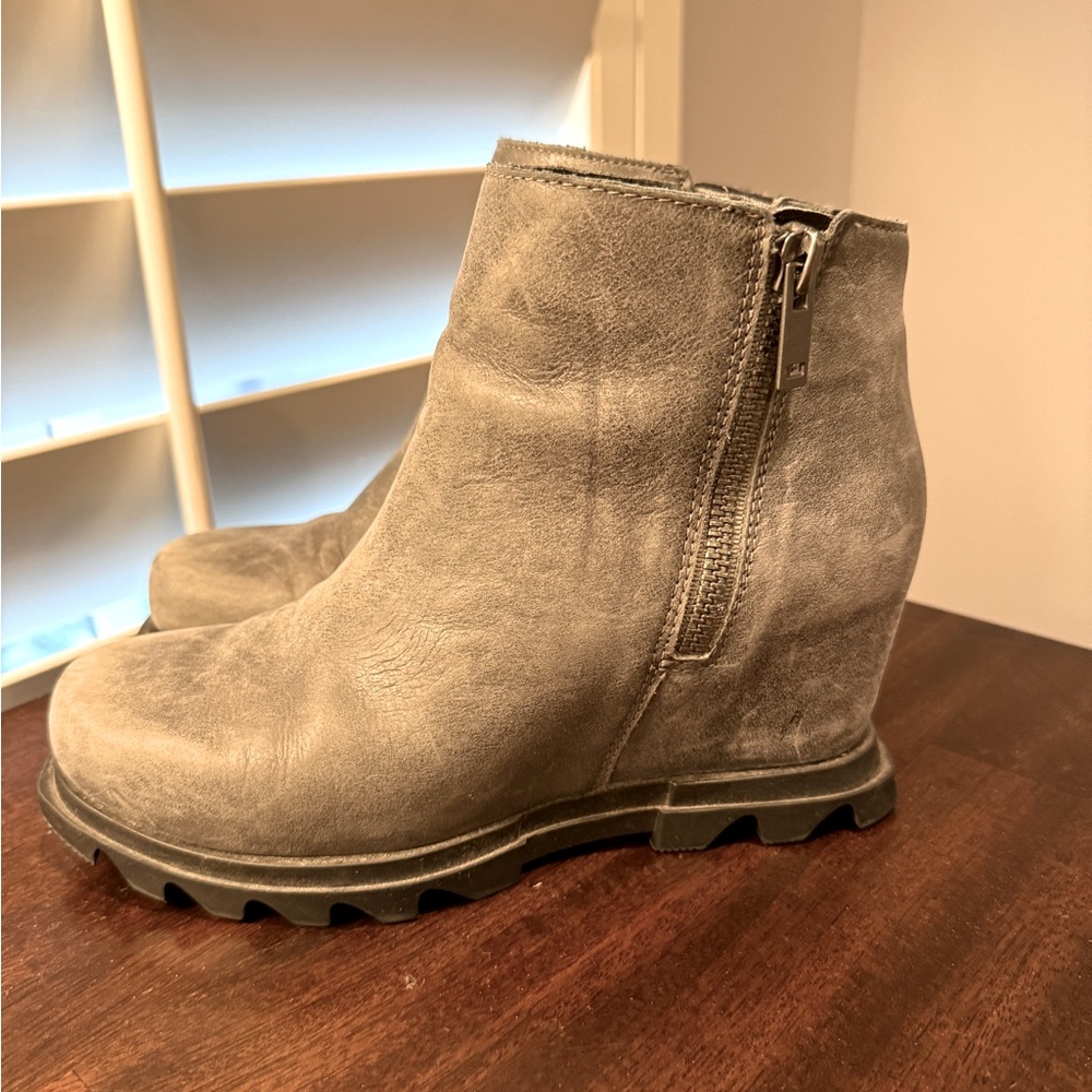 Sorel Joan of Arctic Wedge Zip Booties - grey - size 7